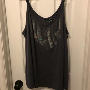 Tank with feather print